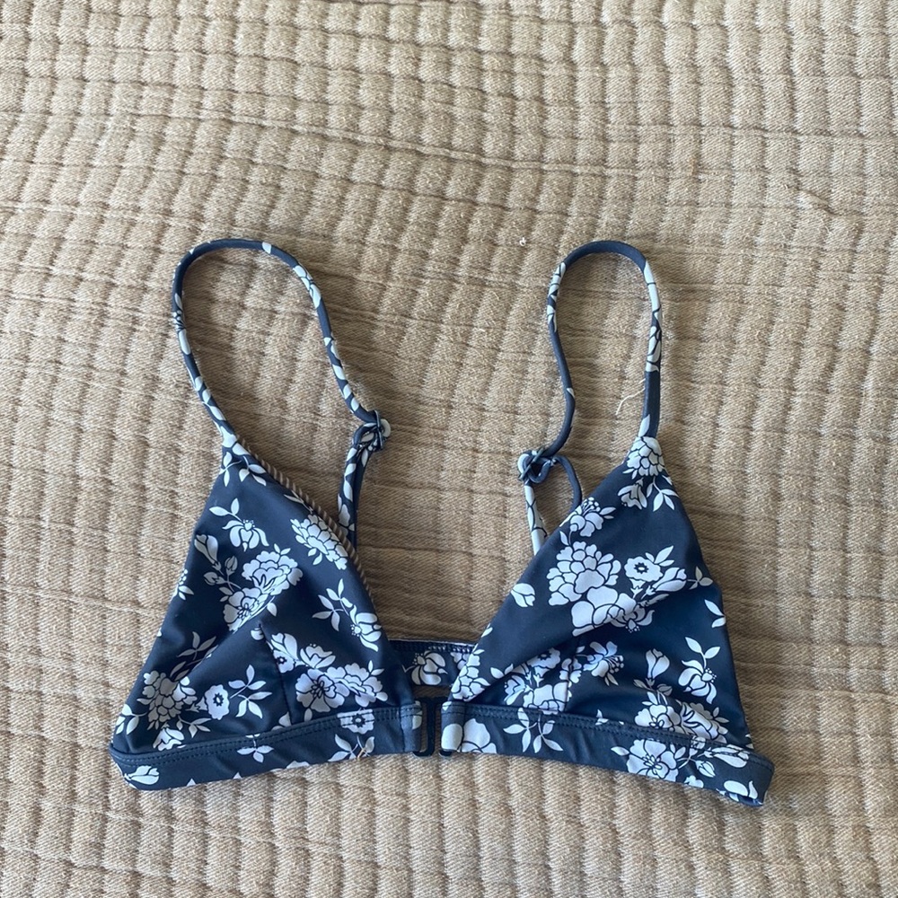 Small Acacia Top